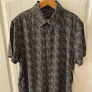 Guess rayon shirt. Mini animal print. Slim fit